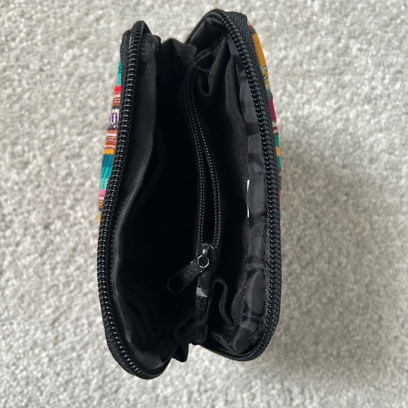 🔥🆕🔥 Fuchsia Chiffon Poncho Wrap & Embroidered Floral Pouch - Picture 7 of 7